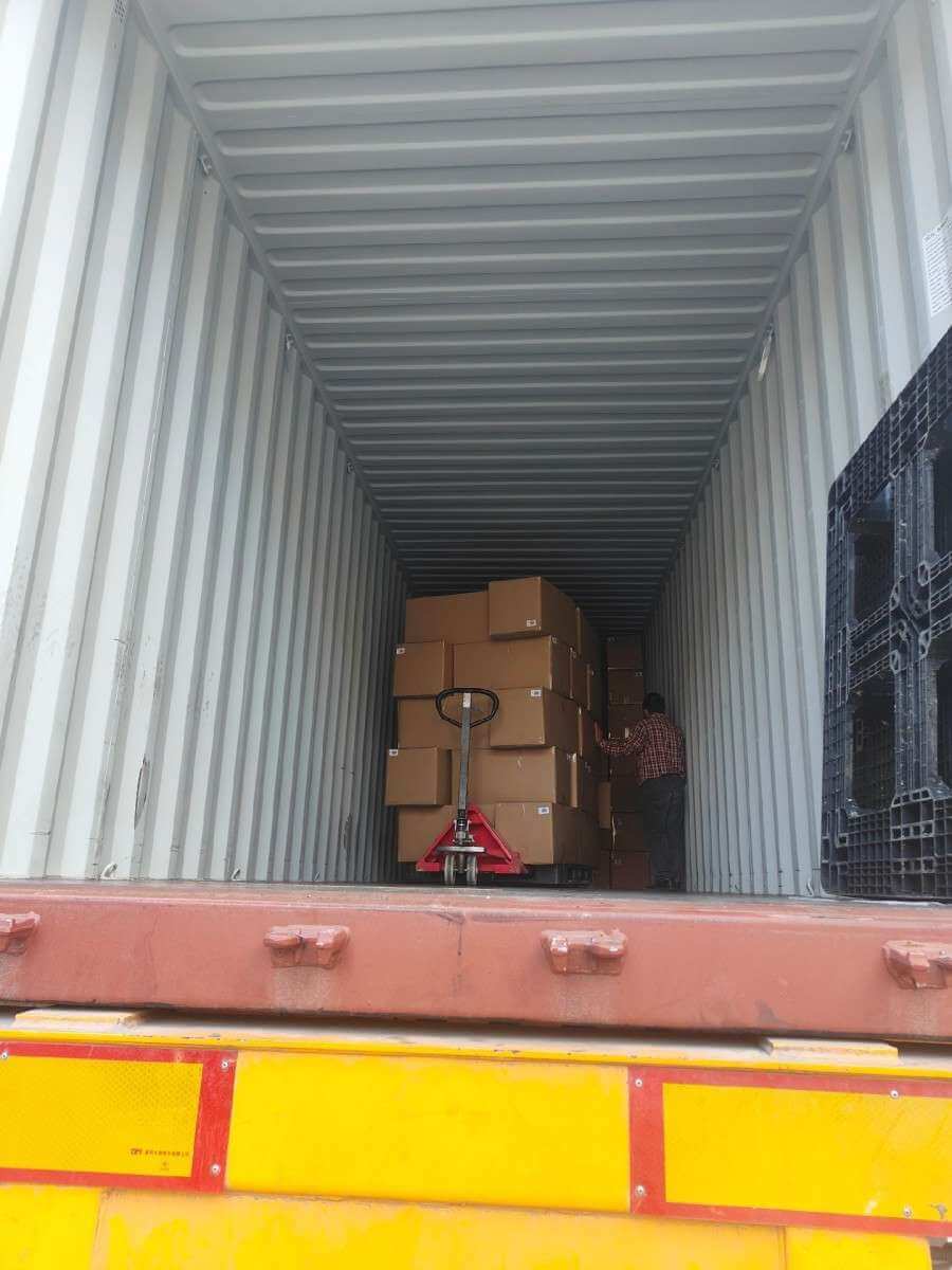 nibaL adhesive tape cartons during container loading